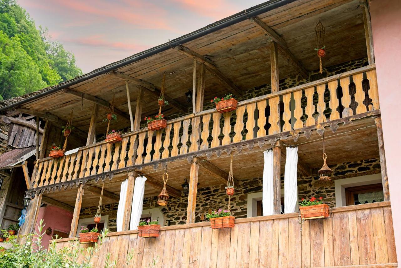Shanty Calasca-Castiglione Exteriér fotografie
